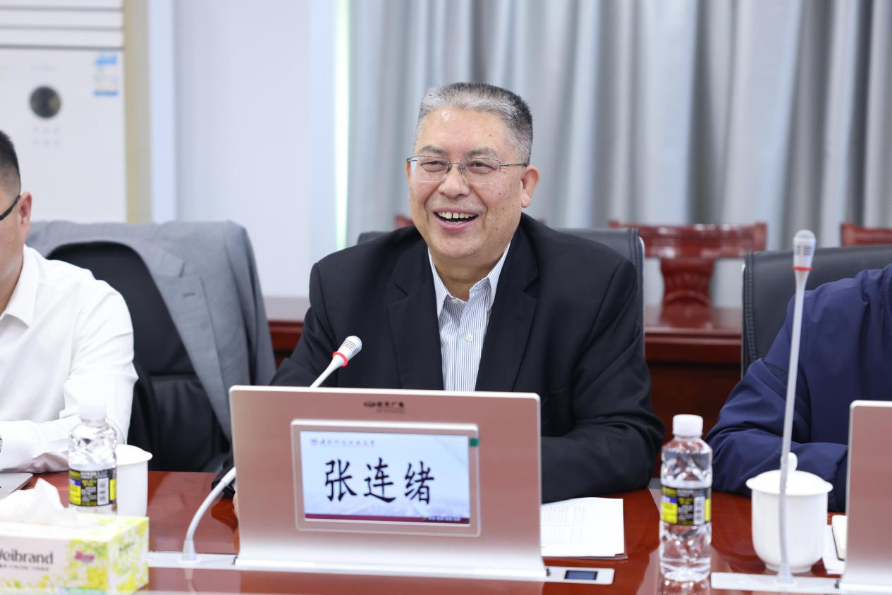同乐城·同乐城（中国）官方网校长张连绪介绍参会人员